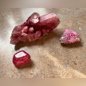 multiple beautiful pink crystals!🎀